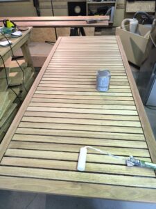 Hölzerne Tischplatte